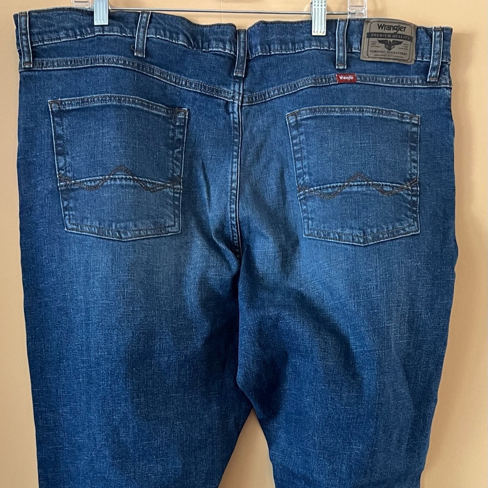 NWT Wrangler Blue Athletic Fit straight Men’s Jeans 42x30 denim Workwear - Picture 9 of 14